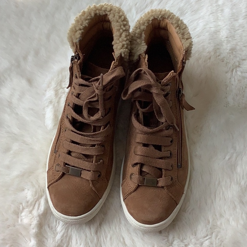 Ugg sneakers like new